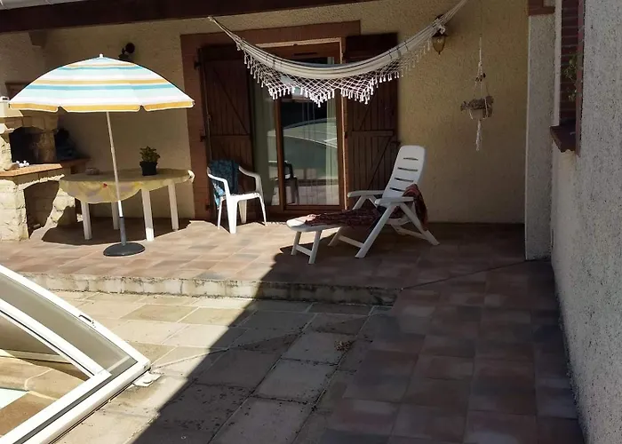 Indepandant Avec Piscine, Cuisine Exterieure, 1 Avec Salle De Bain Et Wc * Coufouleux