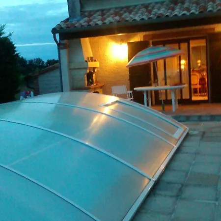 Sur Mezzanine Salon Cuisine D'ete Exterieure Piscine Coufouleux